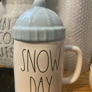 Rae dunn snow day mug with topper